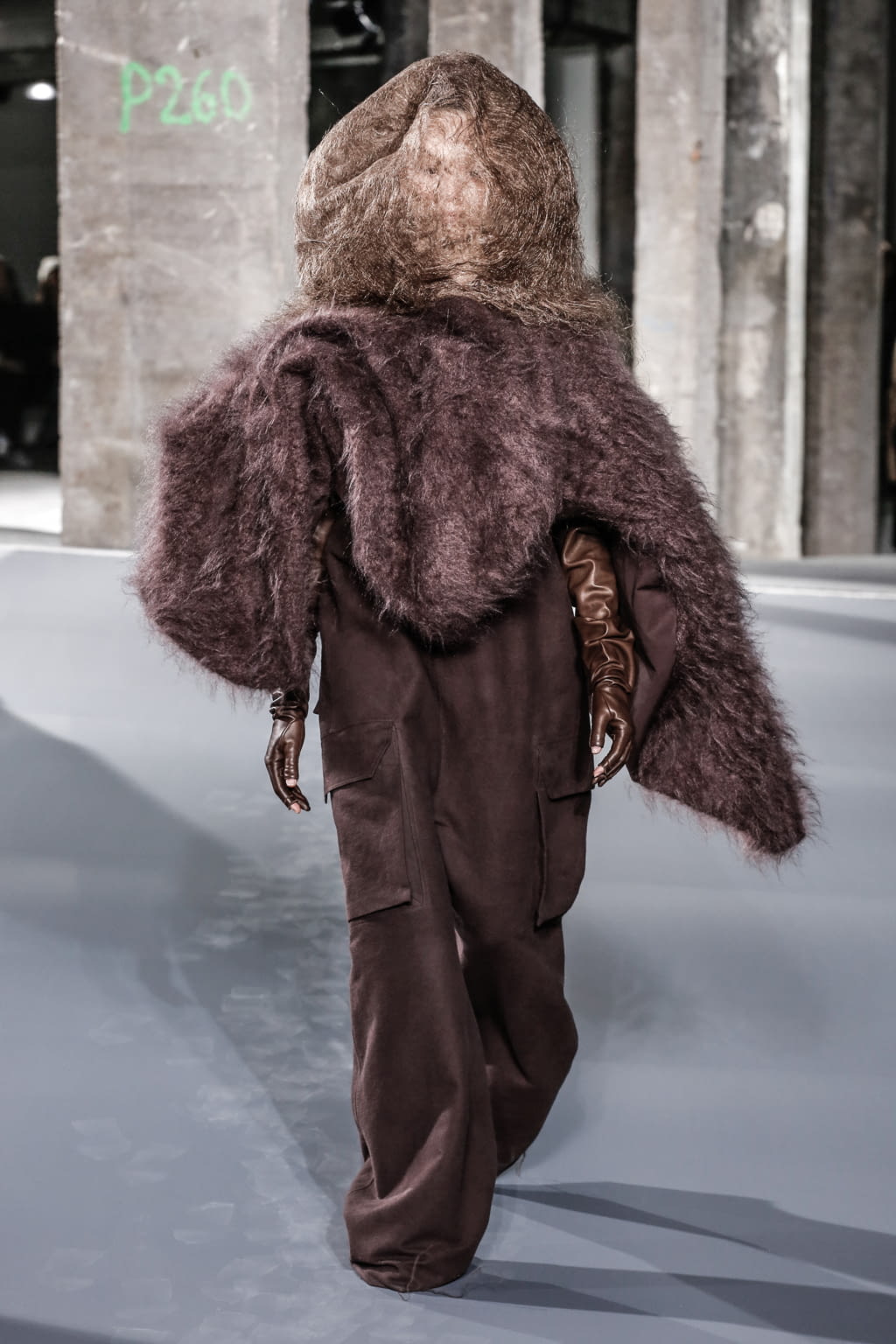 Fashion Week Paris Fall/Winter 2016 look 34 de la collection Rick Owens womenswear