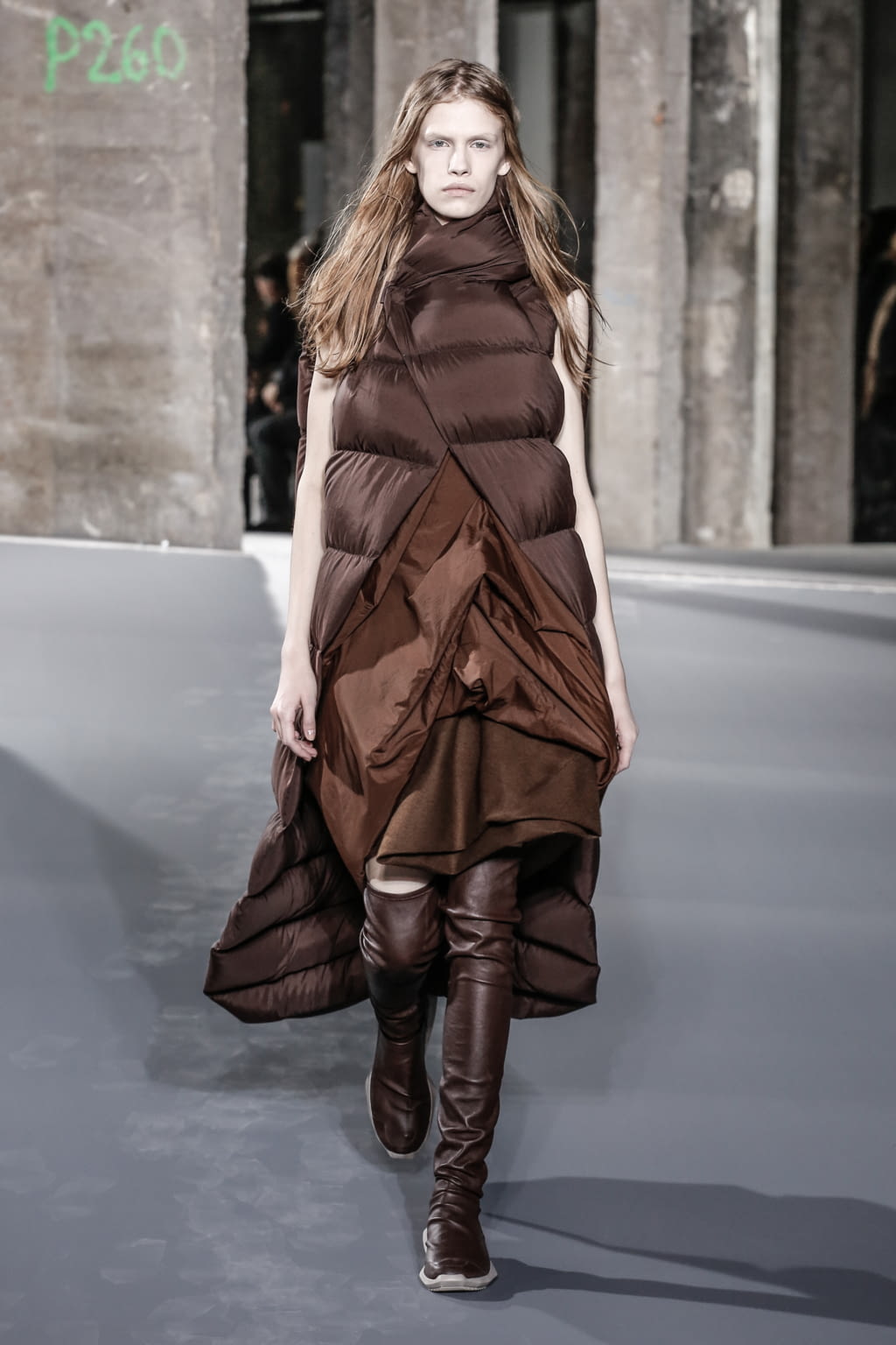 Fashion Week Paris Fall/Winter 2016 look 35 from the Rick Owens collection womenswear