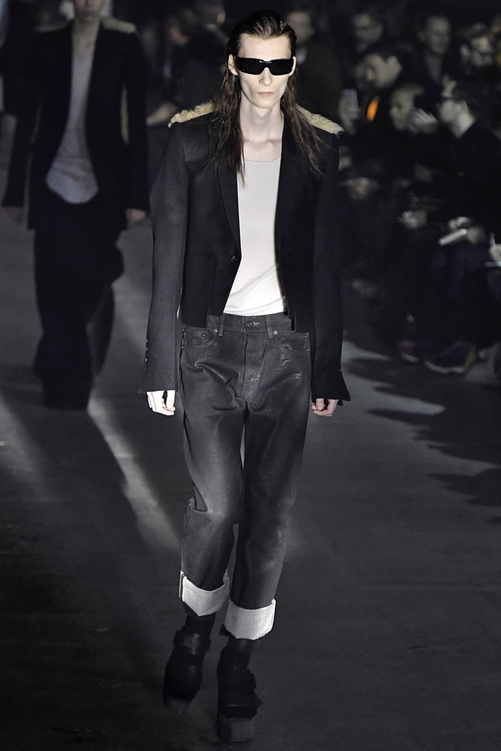 Fashion Week Paris Fall/Winter 2019 look 13 from the Rick Owens collection menswear