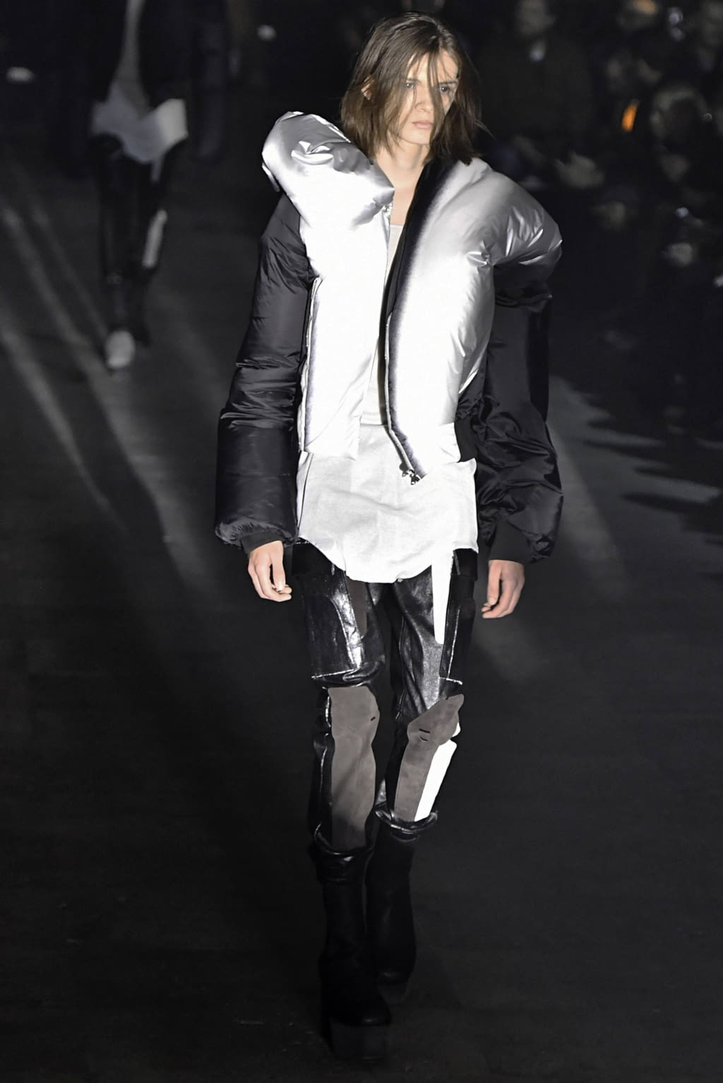 Fashion Week Paris Fall/Winter 2019 look 15 from the Rick Owens collection menswear