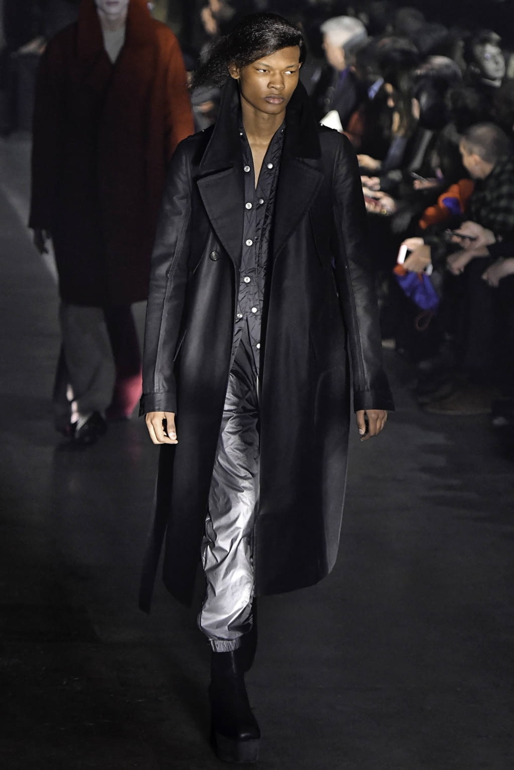 Fashion Week Paris Fall/Winter 2019 look 22 from the Rick Owens collection 男装