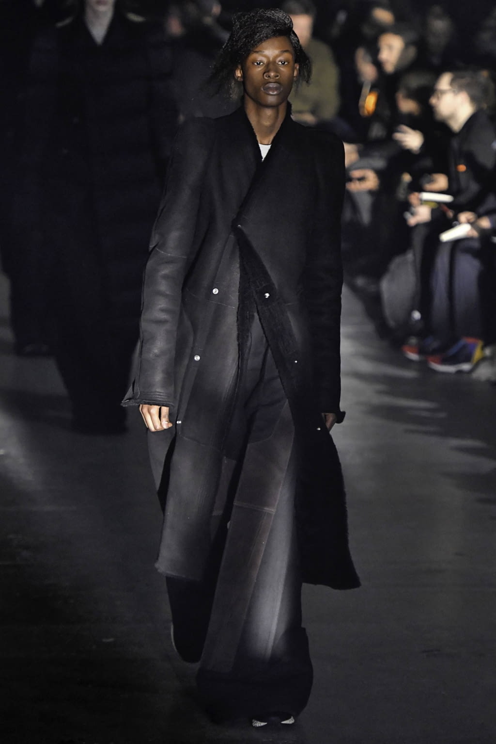 Fashion Week Paris Fall/Winter 2019 look 37 from the Rick Owens collection 男装