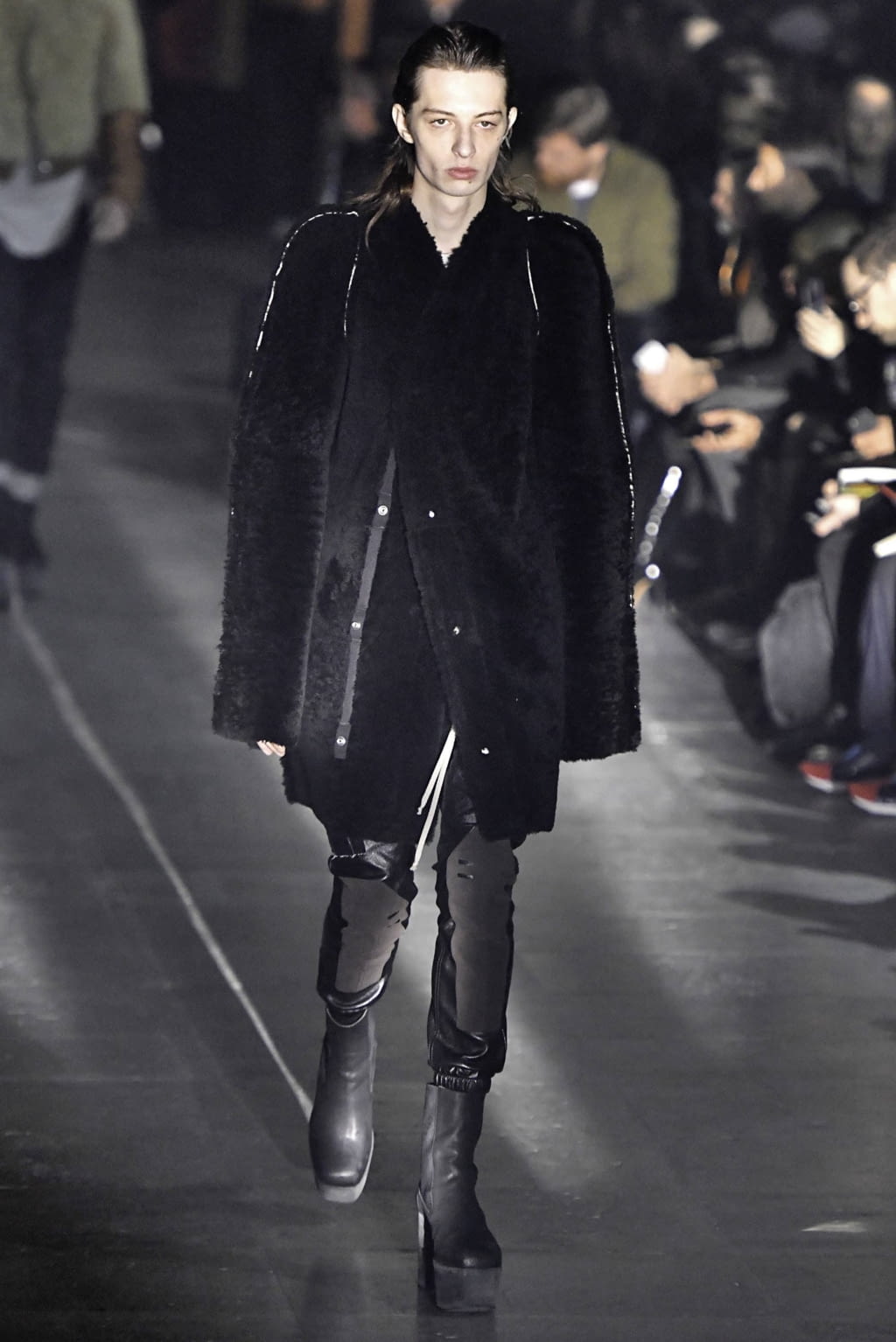 Fashion Week Paris Fall/Winter 2019 look 42 from the Rick Owens collection menswear