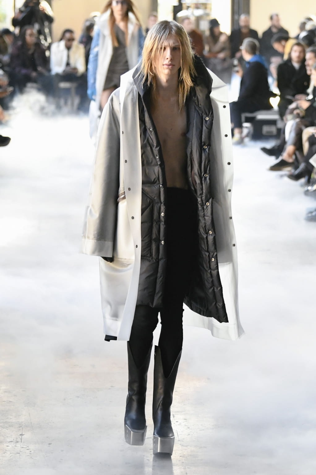 Fashion Week Paris Fall/Winter 2020 look 5 from the Rick Owens collection menswear