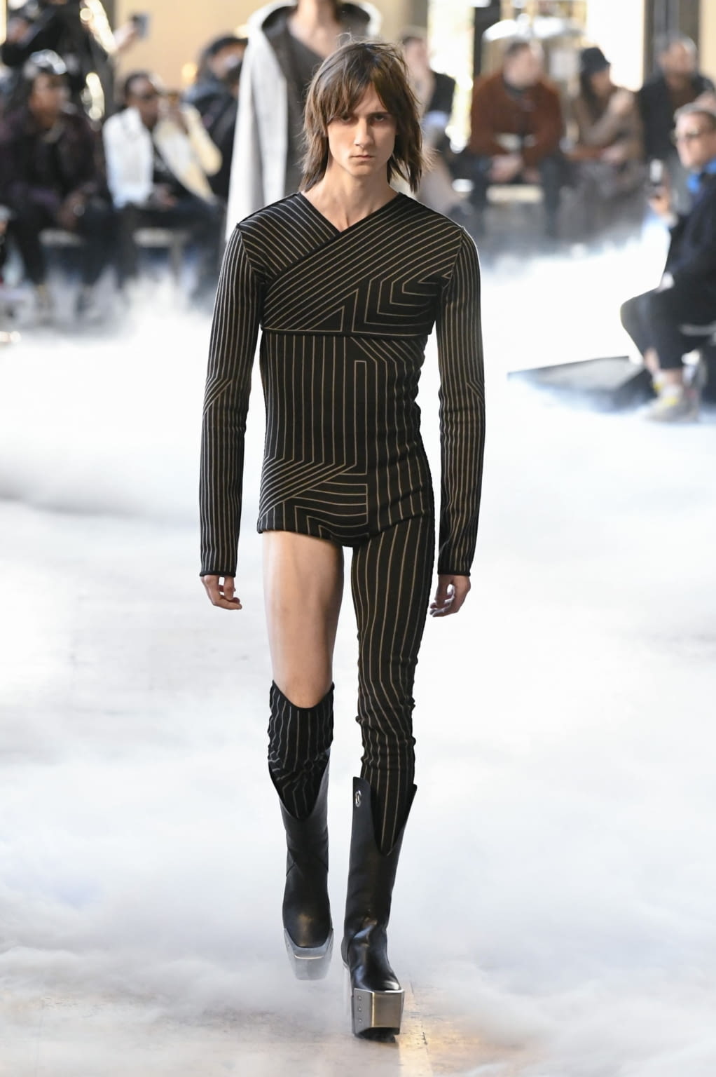 Fashion Week Paris Fall/Winter 2020 look 8 from the Rick Owens collection 男装