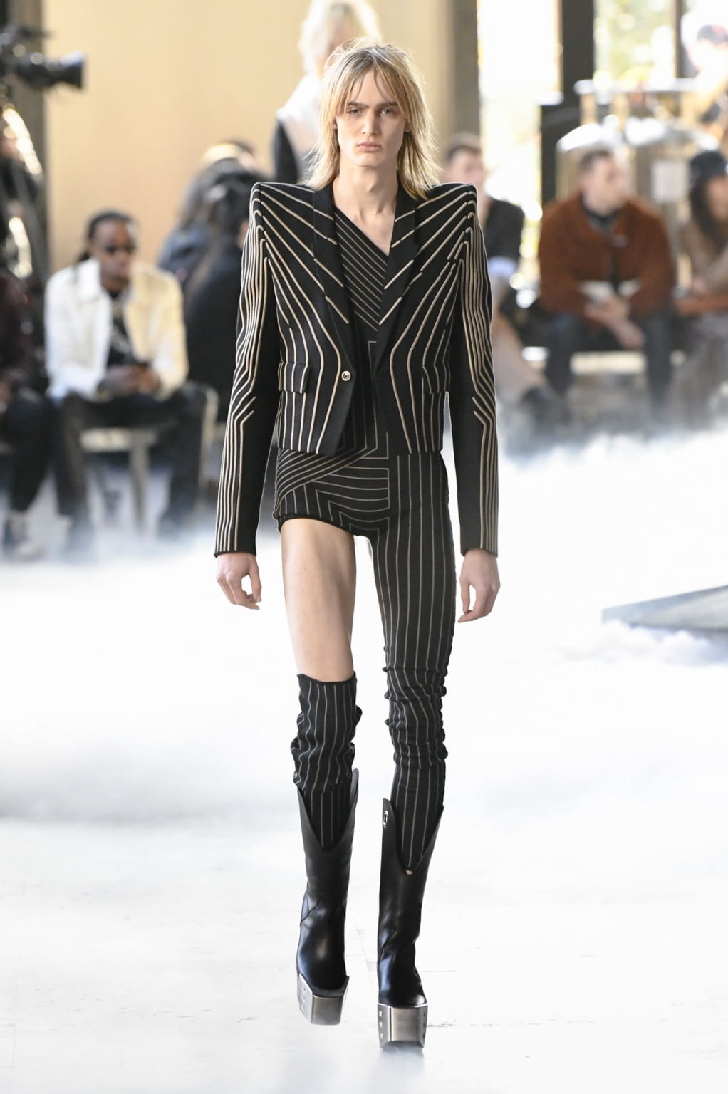 Fashion Week Paris Fall/Winter 2020 look 12 from the Rick Owens collection menswear
