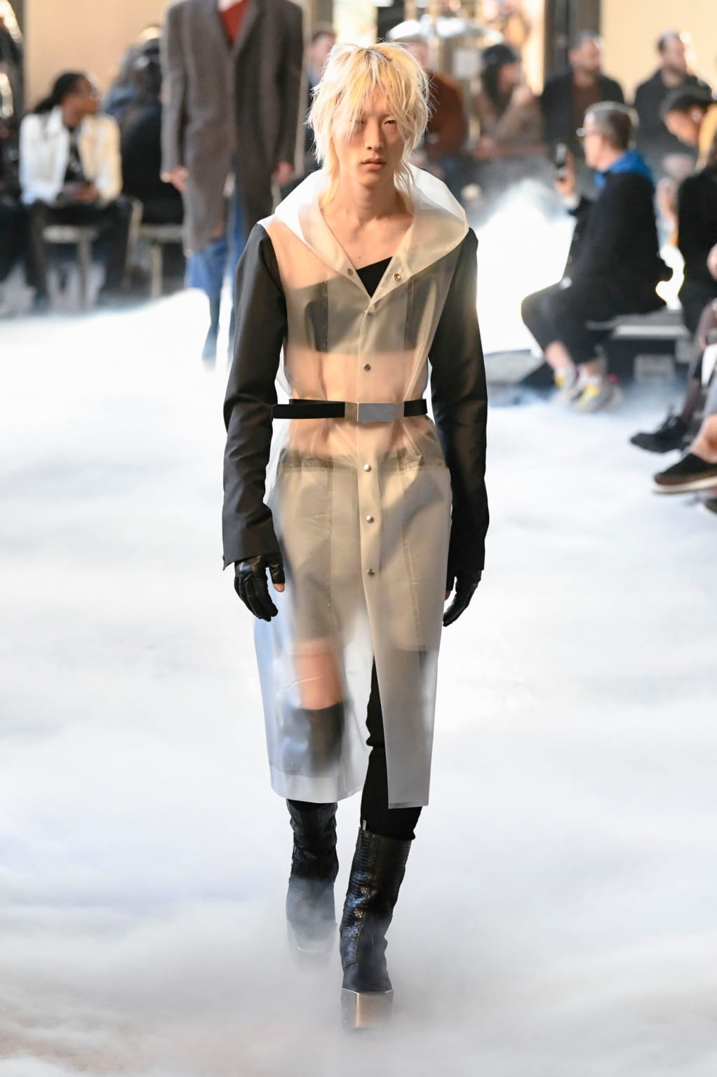 Fashion Week Paris Fall/Winter 2020 look 13 from the Rick Owens collection 男装