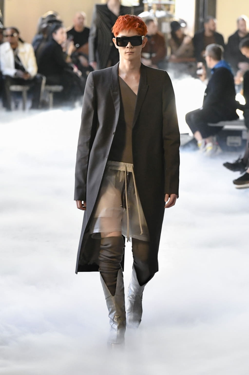 Fashion Week Paris Fall/Winter 2020 look 15 from the Rick Owens collection 男装