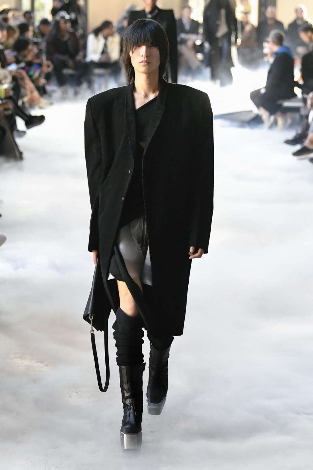 Fashion Week Paris Fall/Winter 2020 look 20 from the Rick Owens collection menswear