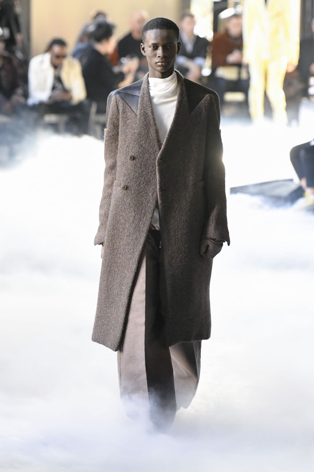 Fashion Week Paris Fall/Winter 2020 look 29 from the Rick Owens collection 男装
