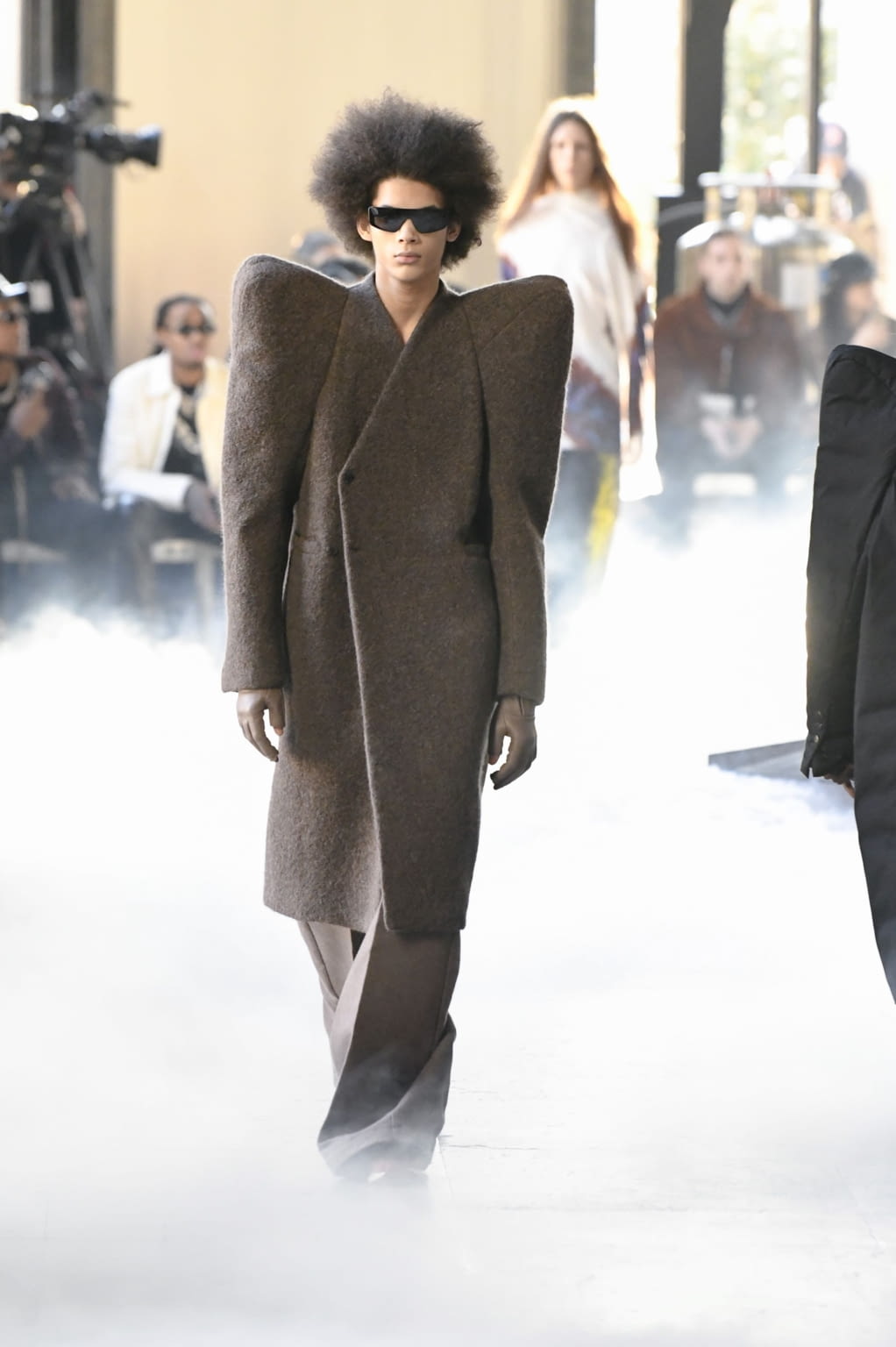 Fashion Week Paris Fall/Winter 2020 look 39 from the Rick Owens collection menswear