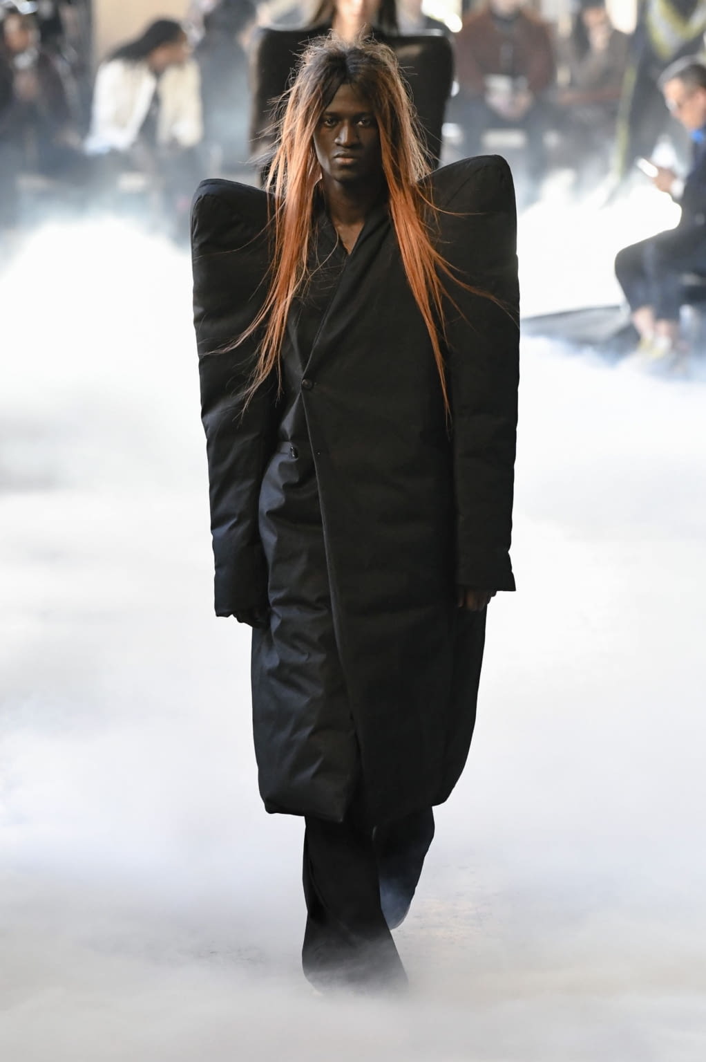 Fashion Week Paris Fall/Winter 2020 look 41 from the Rick Owens collection 男装