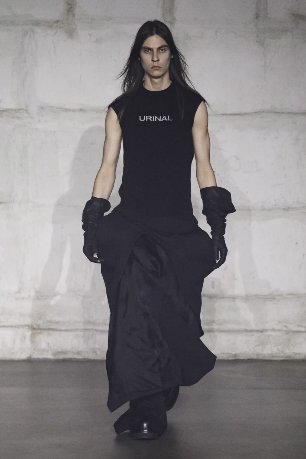Fashion Week Paris Fall/Winter 2022 look 7 from the Rick Owens collection 男装