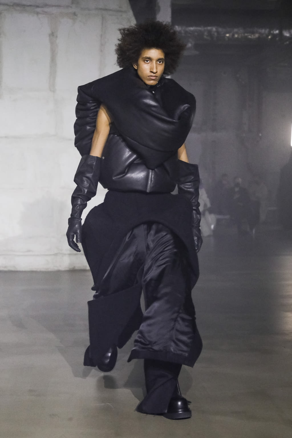 Fashion Week Paris Fall/Winter 2022 look 12 from the Rick Owens collection menswear