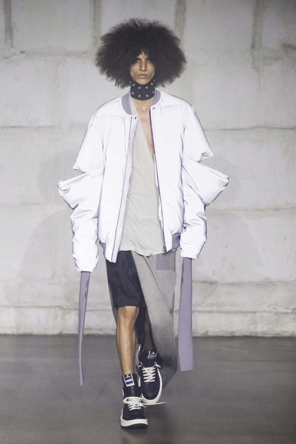 Fashion Week Paris Fall/Winter 2022 look 19 de la collection Rick Owens menswear