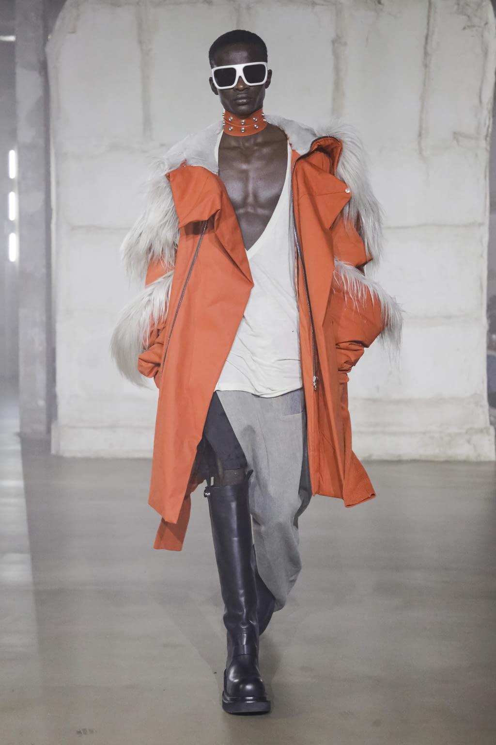Fashion Week Paris Fall/Winter 2022 look 22 from the Rick Owens collection 男装