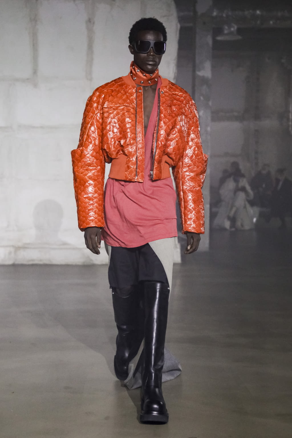 Fashion Week Paris Fall/Winter 2022 look 28 from the Rick Owens collection menswear