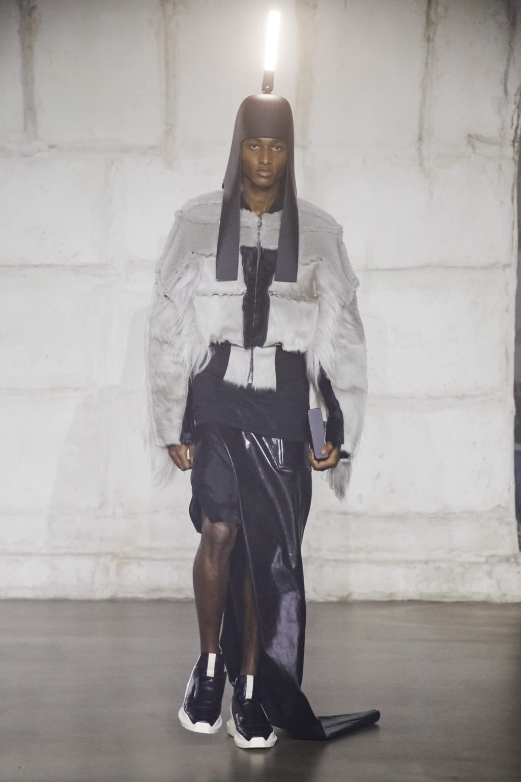 Fashion Week Paris Fall/Winter 2022 look 31 from the Rick Owens collection 男装
