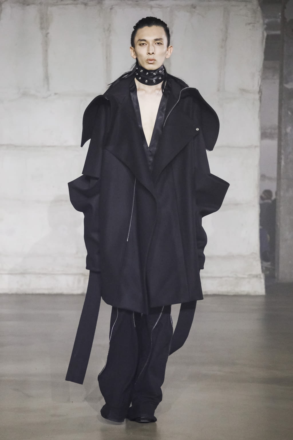 Fashion Week Paris Fall/Winter 2022 look 38 from the Rick Owens collection menswear