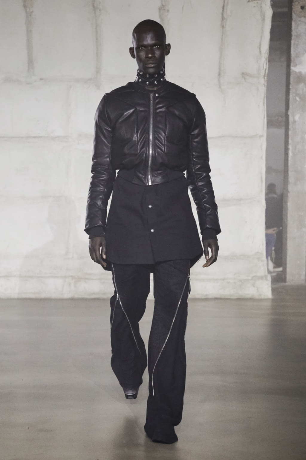 Fashion Week Paris Fall/Winter 2022 look 39 from the Rick Owens collection menswear