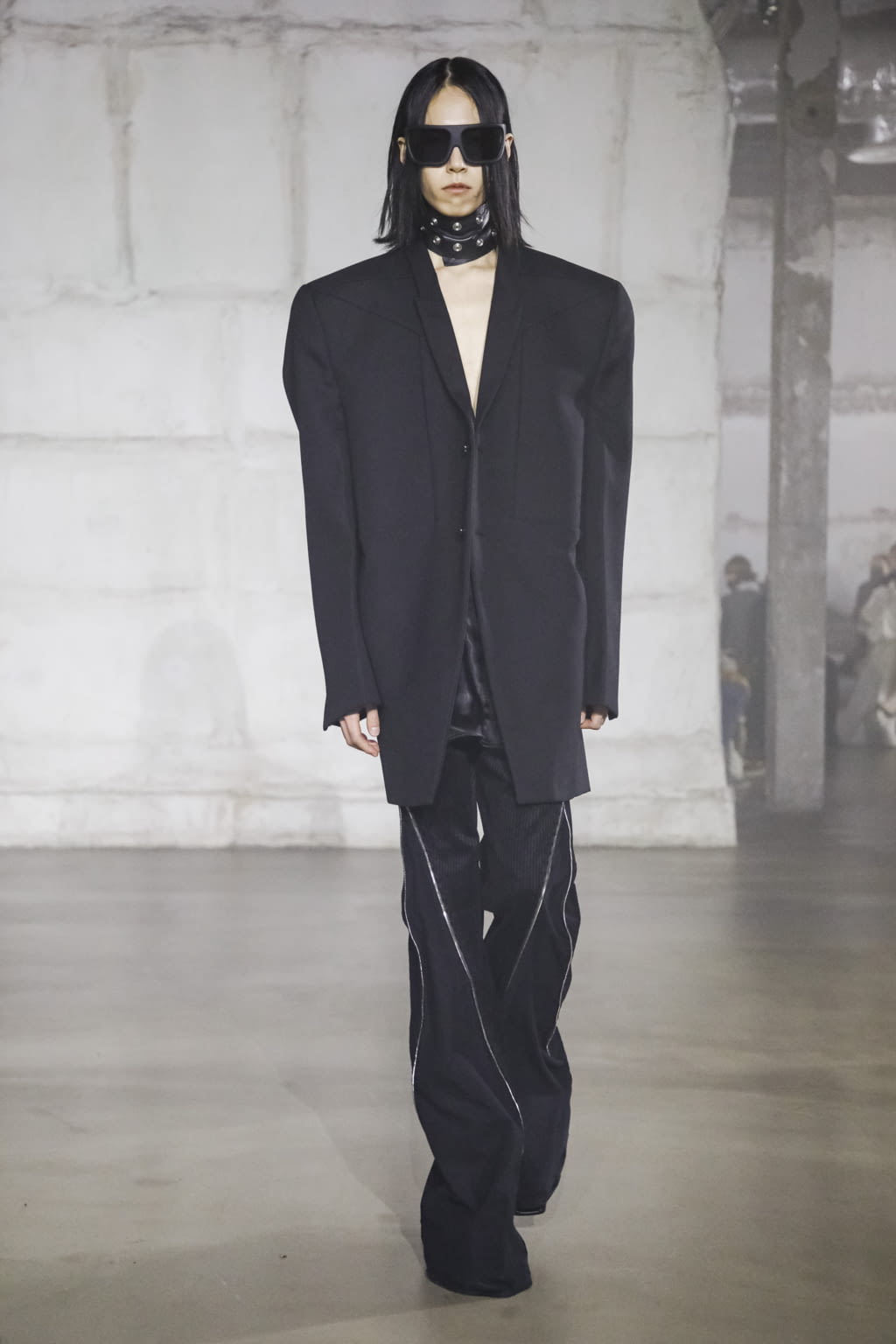 Fashion Week Paris Fall/Winter 2022 look 43 from the Rick Owens collection menswear
