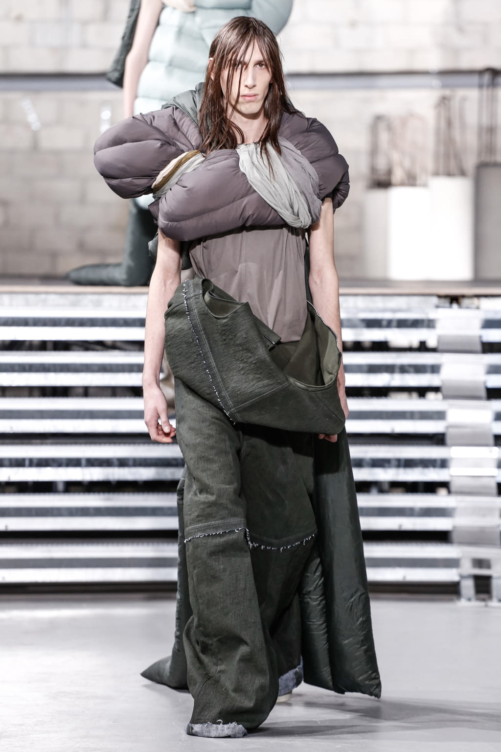 Fashion Week Paris Fall/Winter 2017 look 9 from the Rick Owens collection 男装