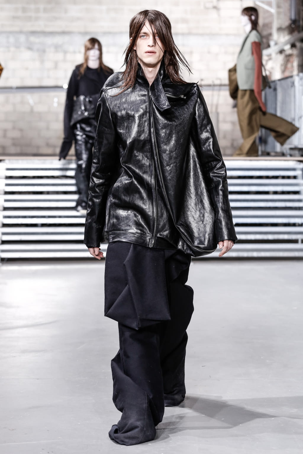 Fashion Week Paris Fall/Winter 2017 look 20 from the Rick Owens collection 男装