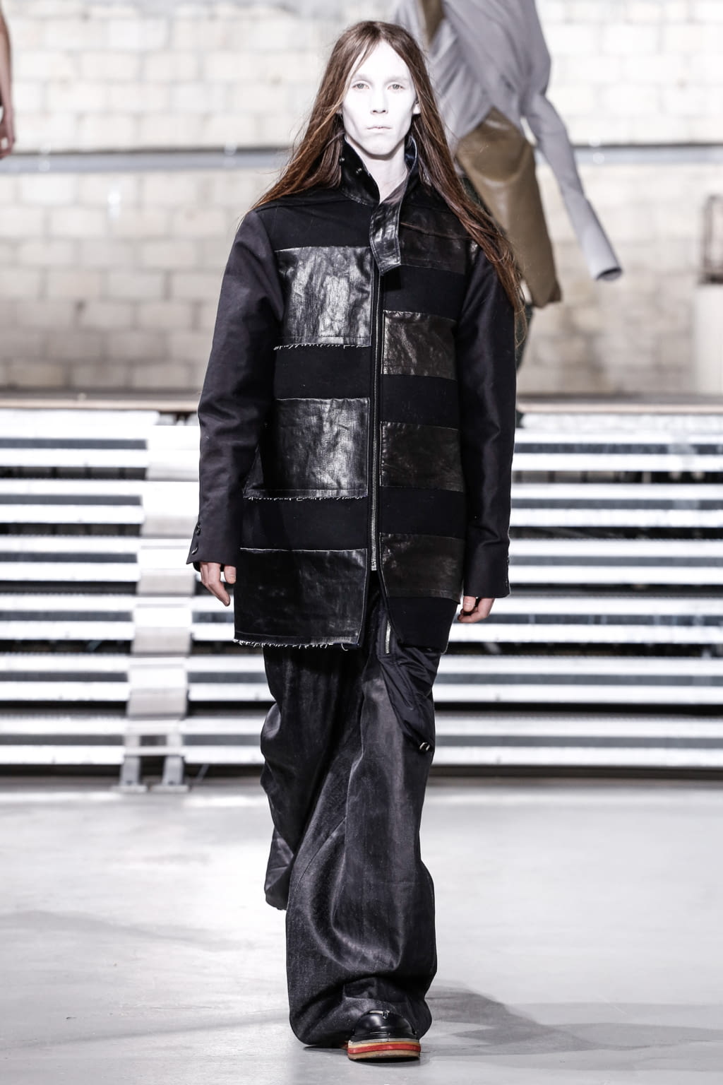 Fashion Week Paris Fall/Winter 2017 look 25 from the Rick Owens collection 男装