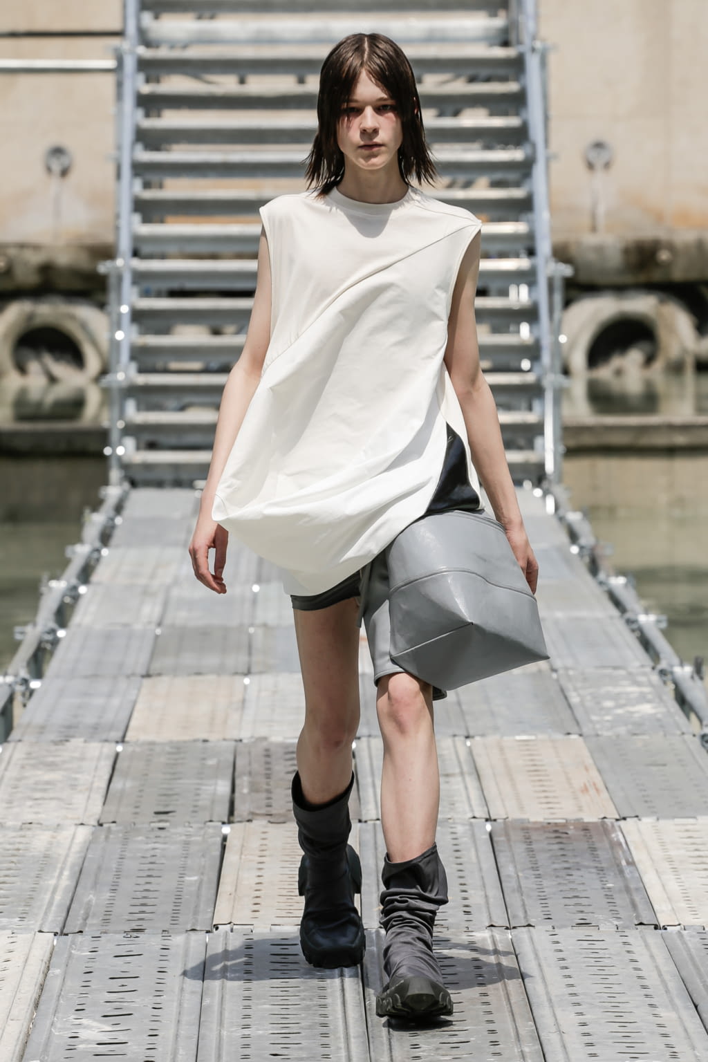 Fashion Week Paris Spring/Summer 2018 look 3 from the Rick Owens collection 男装