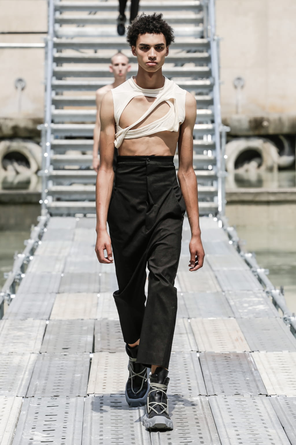 Fashion Week Paris Spring/Summer 2018 look 8 from the Rick Owens collection menswear