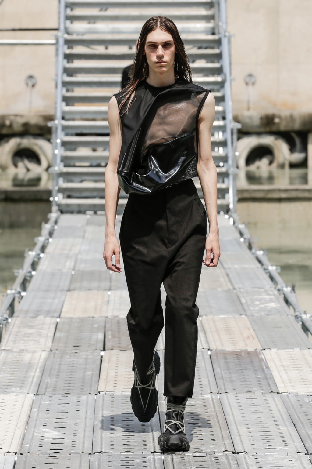 Fashion Week Paris Spring/Summer 2018 look 10 from the Rick Owens collection menswear