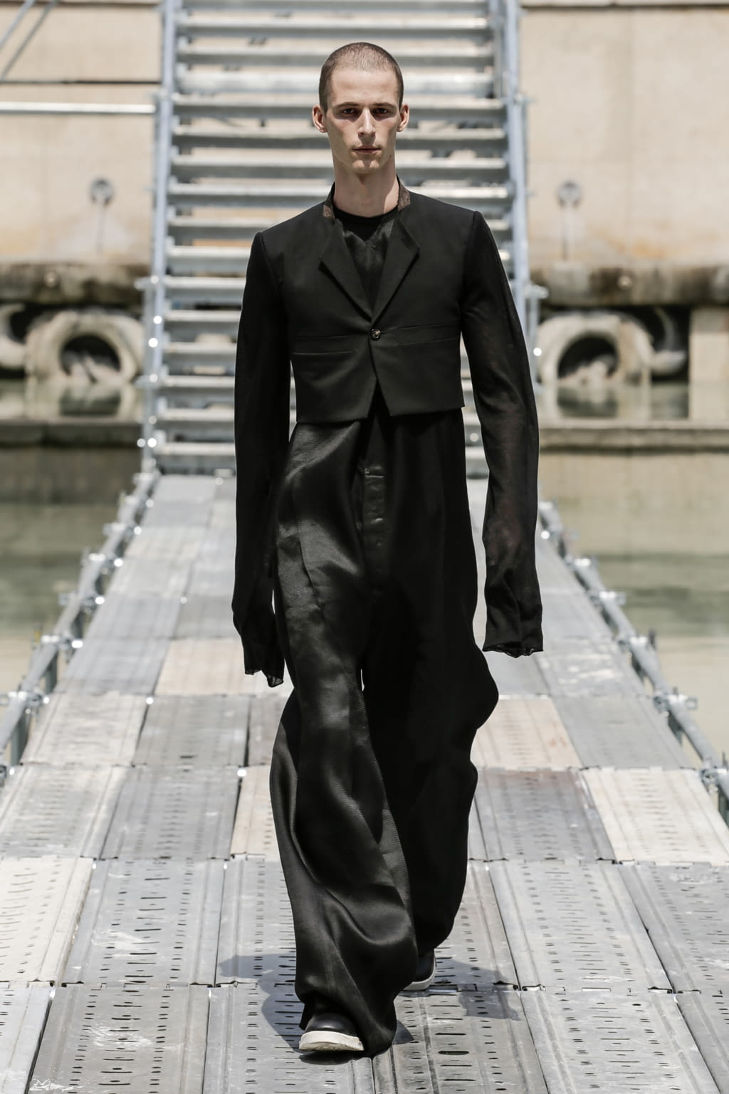 Fashion Week Paris Spring/Summer 2018 look 12 from the Rick Owens collection menswear