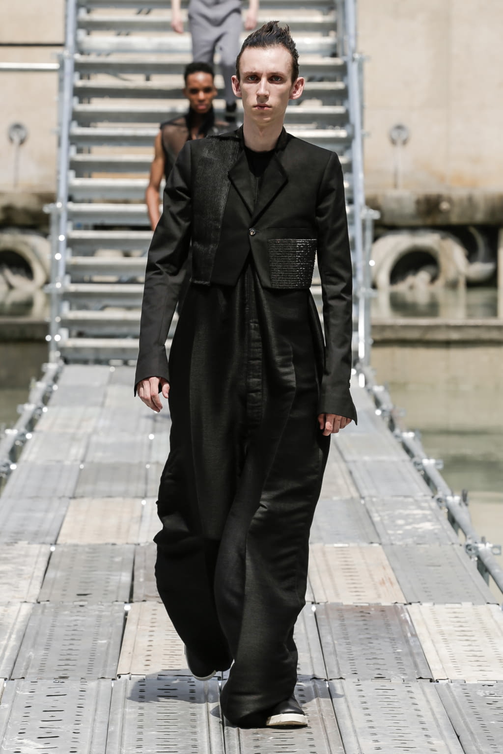 Fashion Week Paris Spring/Summer 2018 look 16 from the Rick Owens collection menswear