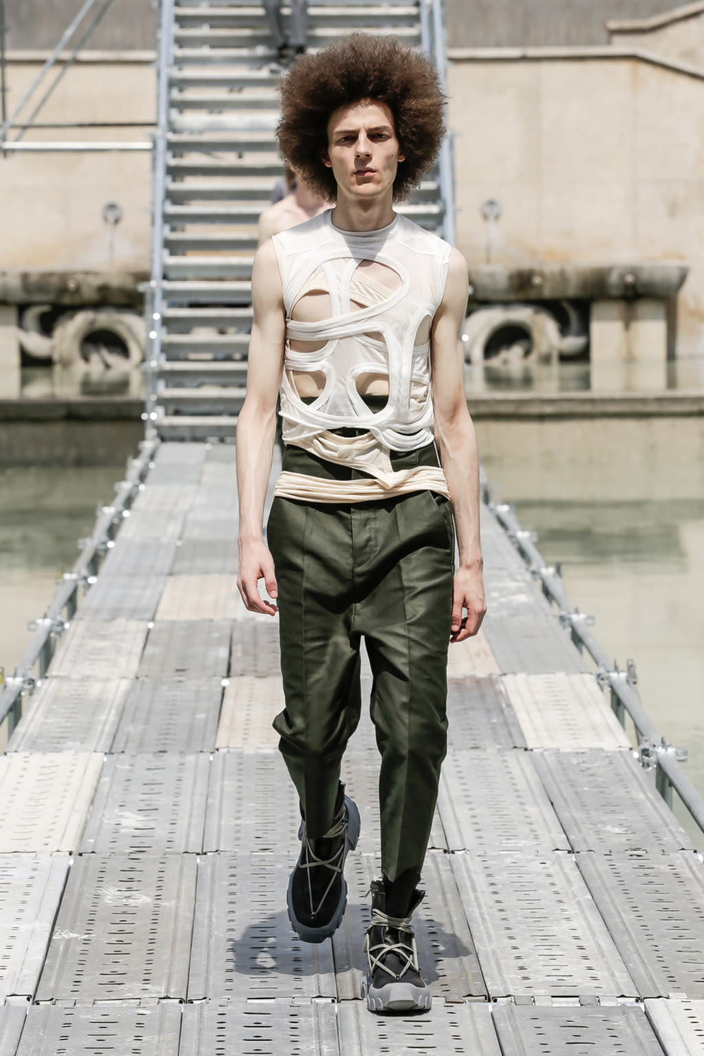 Fashion Week Paris Spring/Summer 2018 look 20 from the Rick Owens collection 男装