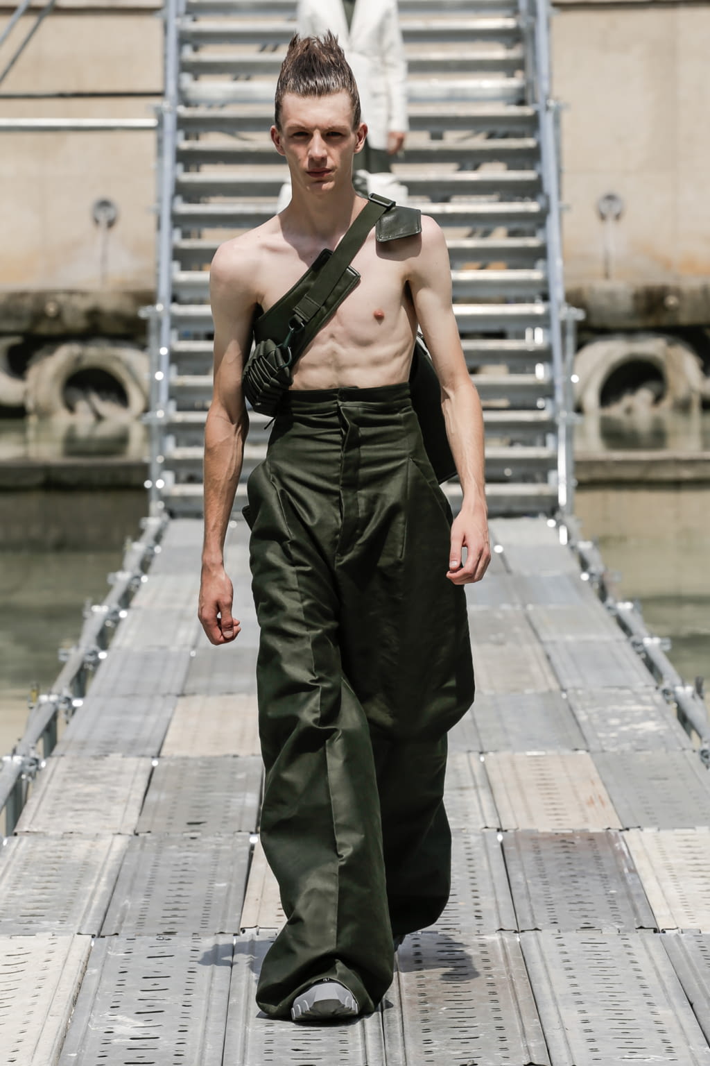 Fashion Week Paris Spring/Summer 2018 look 25 from the Rick Owens collection menswear