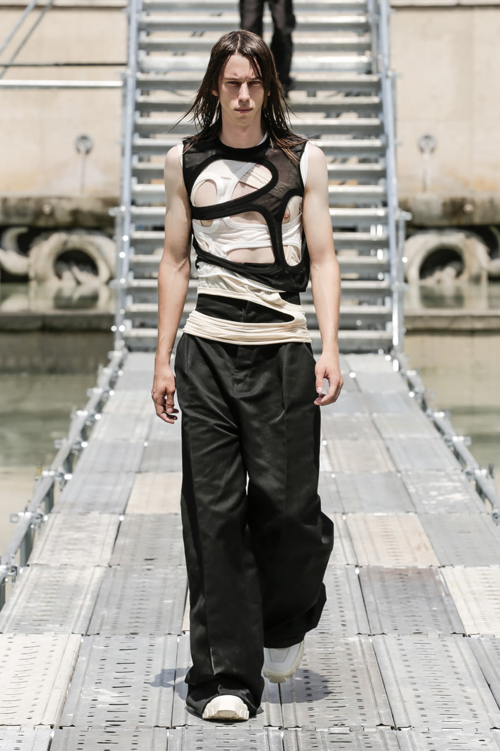 Fashion Week Paris Spring/Summer 2018 look 30 from the Rick Owens collection menswear
