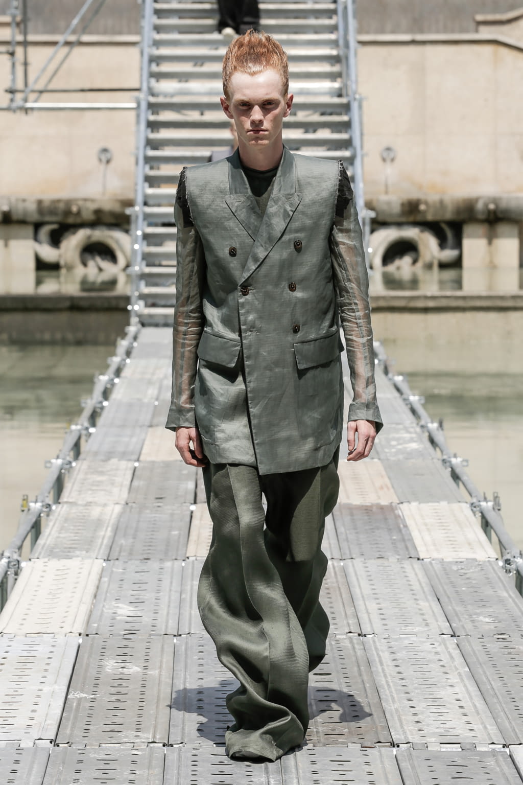 Fashion Week Paris Spring/Summer 2018 look 36 from the Rick Owens collection menswear