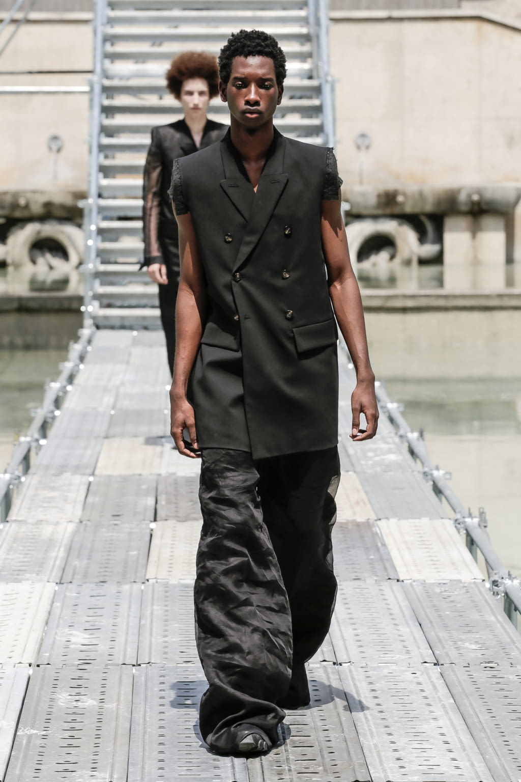 Fashion Week Paris Spring/Summer 2018 look 39 from the Rick Owens collection menswear