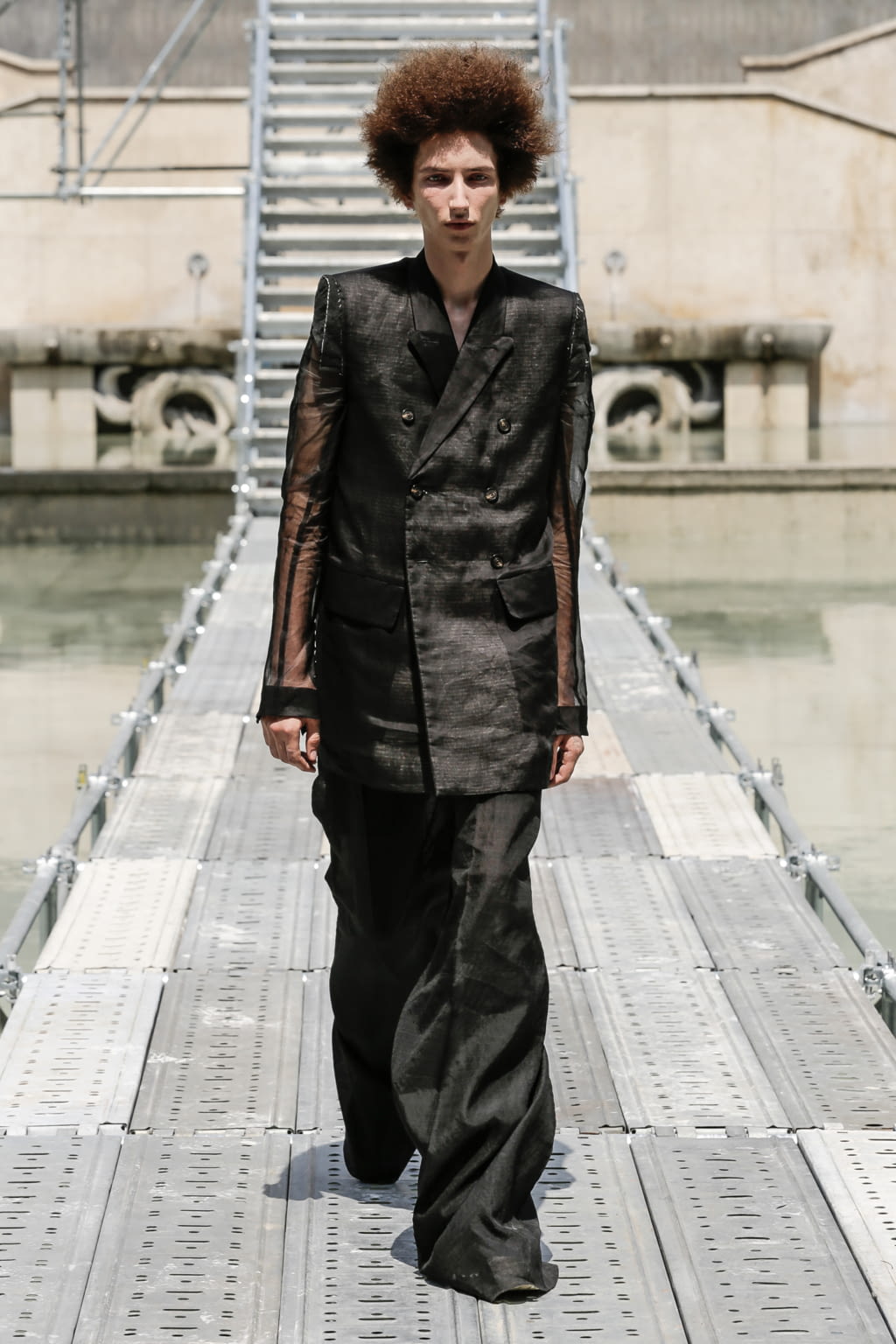 Fashion Week Paris Spring/Summer 2018 look 40 from the Rick Owens collection menswear