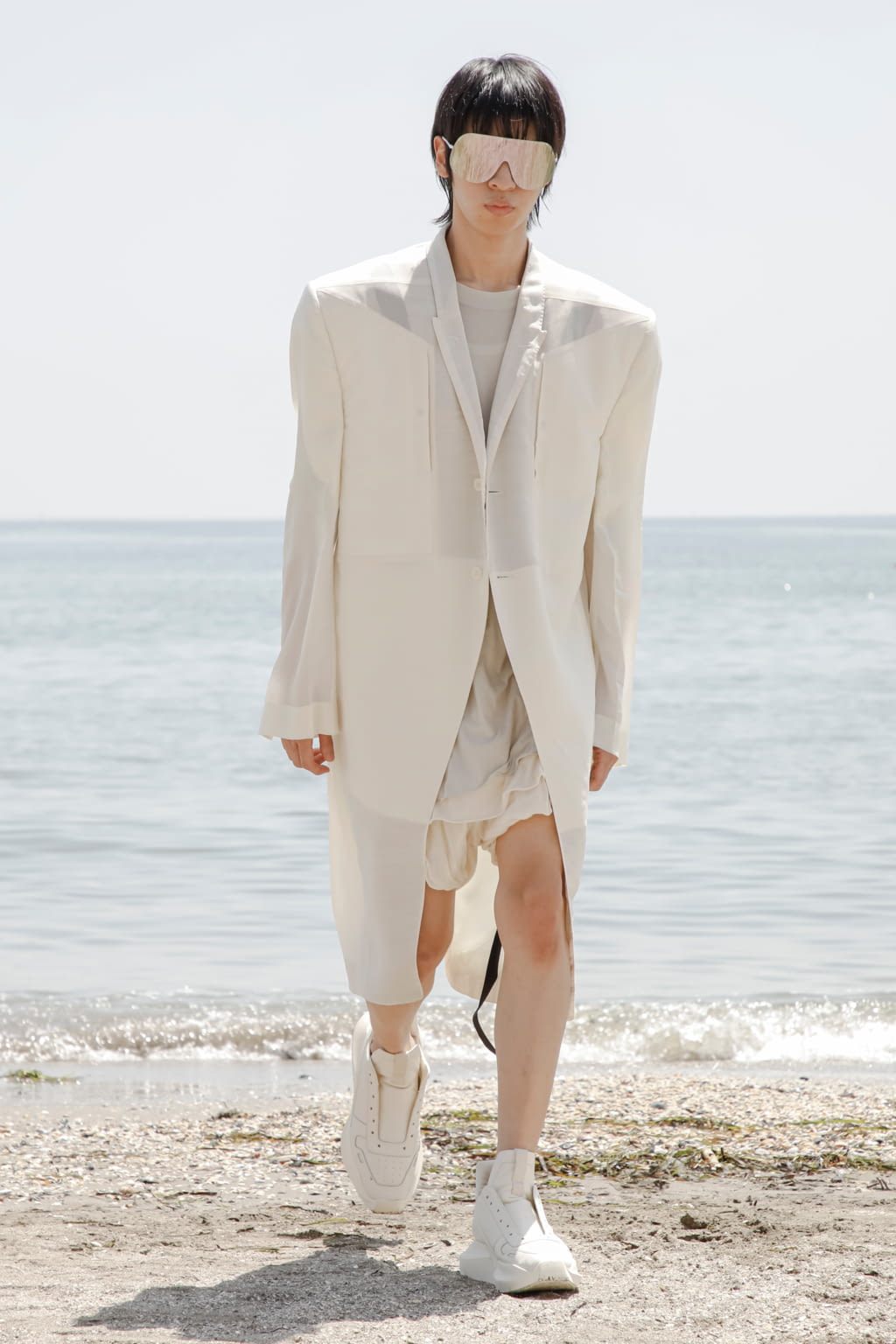 Fashion Week Paris Spring/Summer 2022 look 6 from the Rick Owens collection 男装