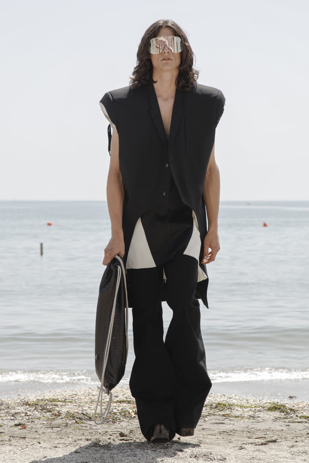 Fashion Week Paris Spring/Summer 2022 look 12 from the Rick Owens collection menswear