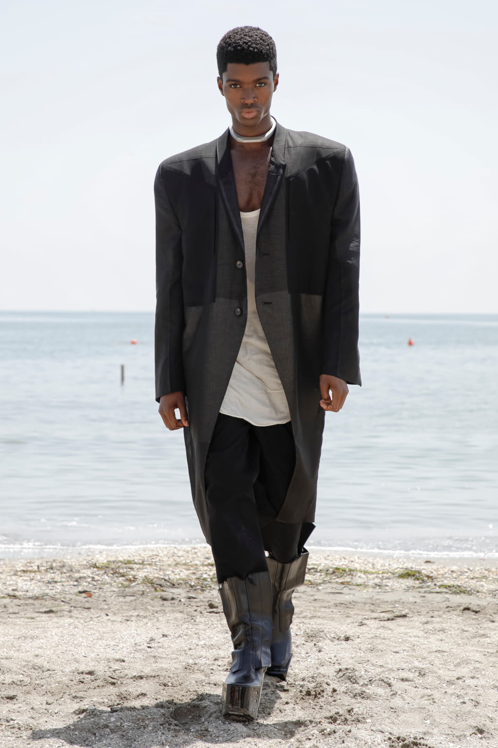 Fashion Week Paris Spring/Summer 2022 look 15 from the Rick Owens collection menswear