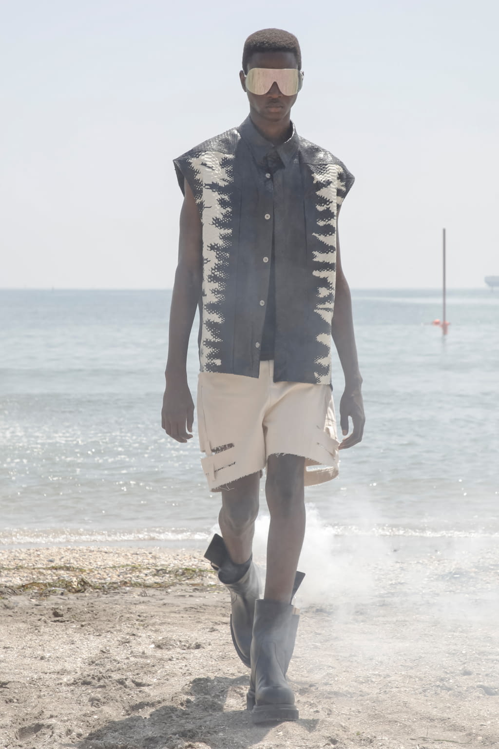 Fashion Week Paris Spring/Summer 2022 look 23 from the Rick Owens collection menswear
