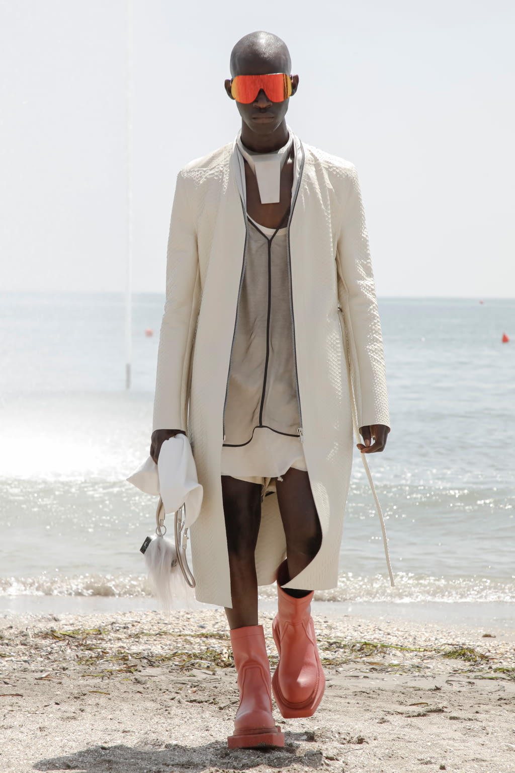 Fashion Week Paris Spring/Summer 2022 look 25 from the Rick Owens collection 男装