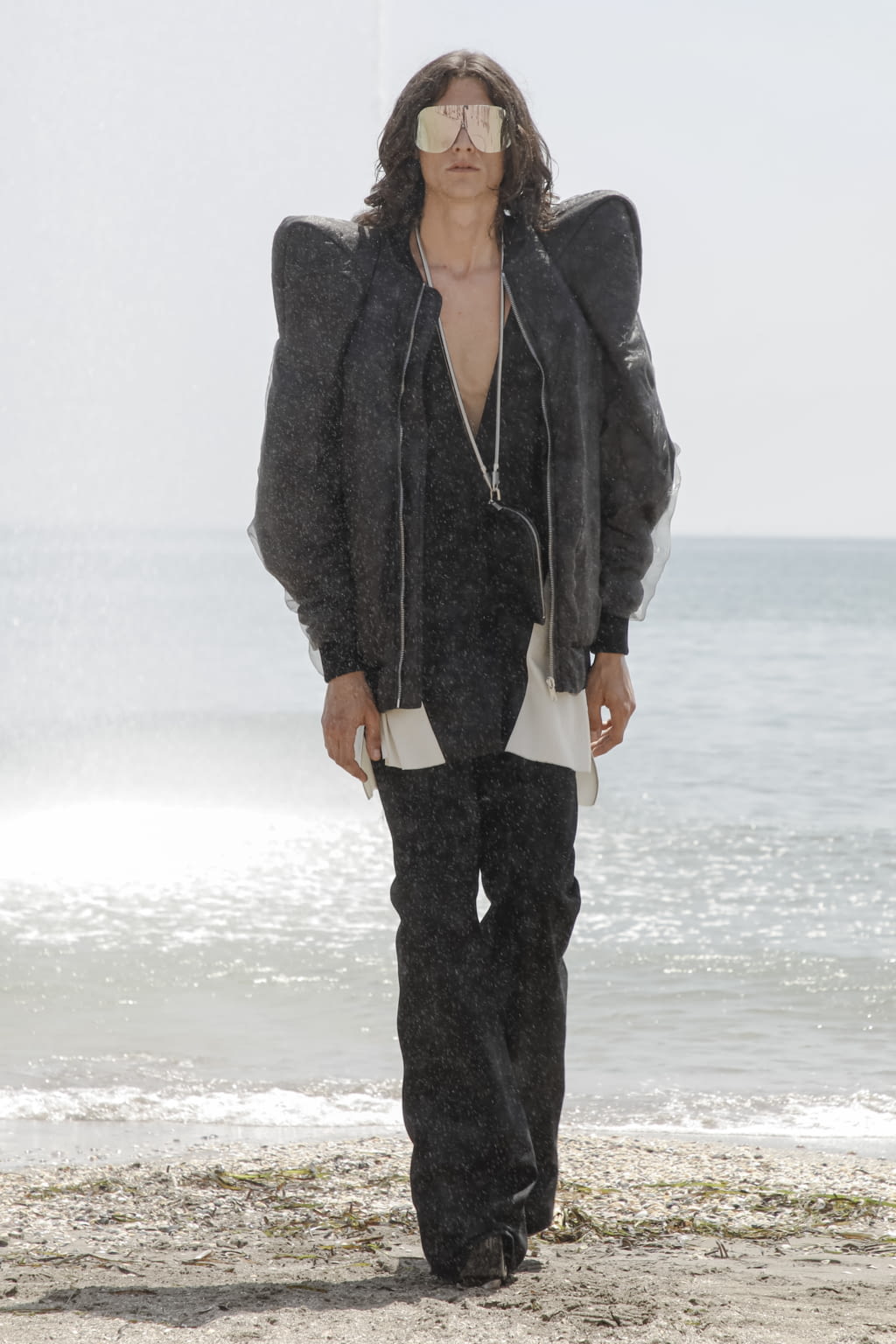 Fashion Week Paris Spring/Summer 2022 look 26 from the Rick Owens collection 男装