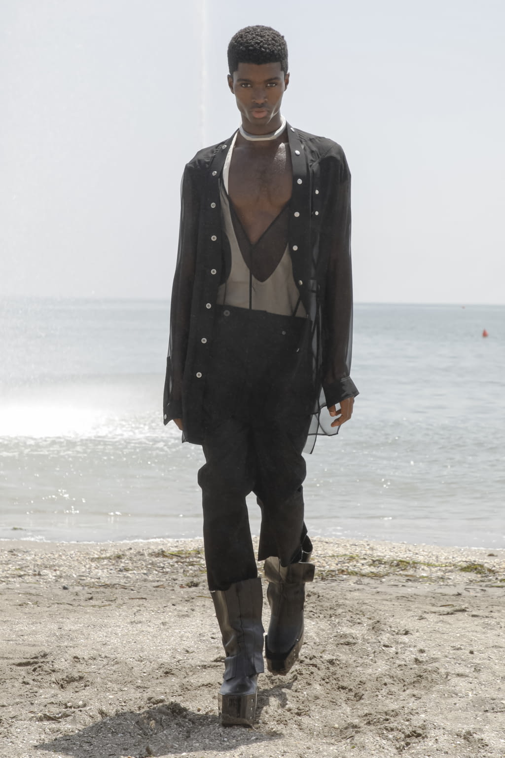 Fashion Week Paris Spring/Summer 2022 look 31 from the Rick Owens collection 男装