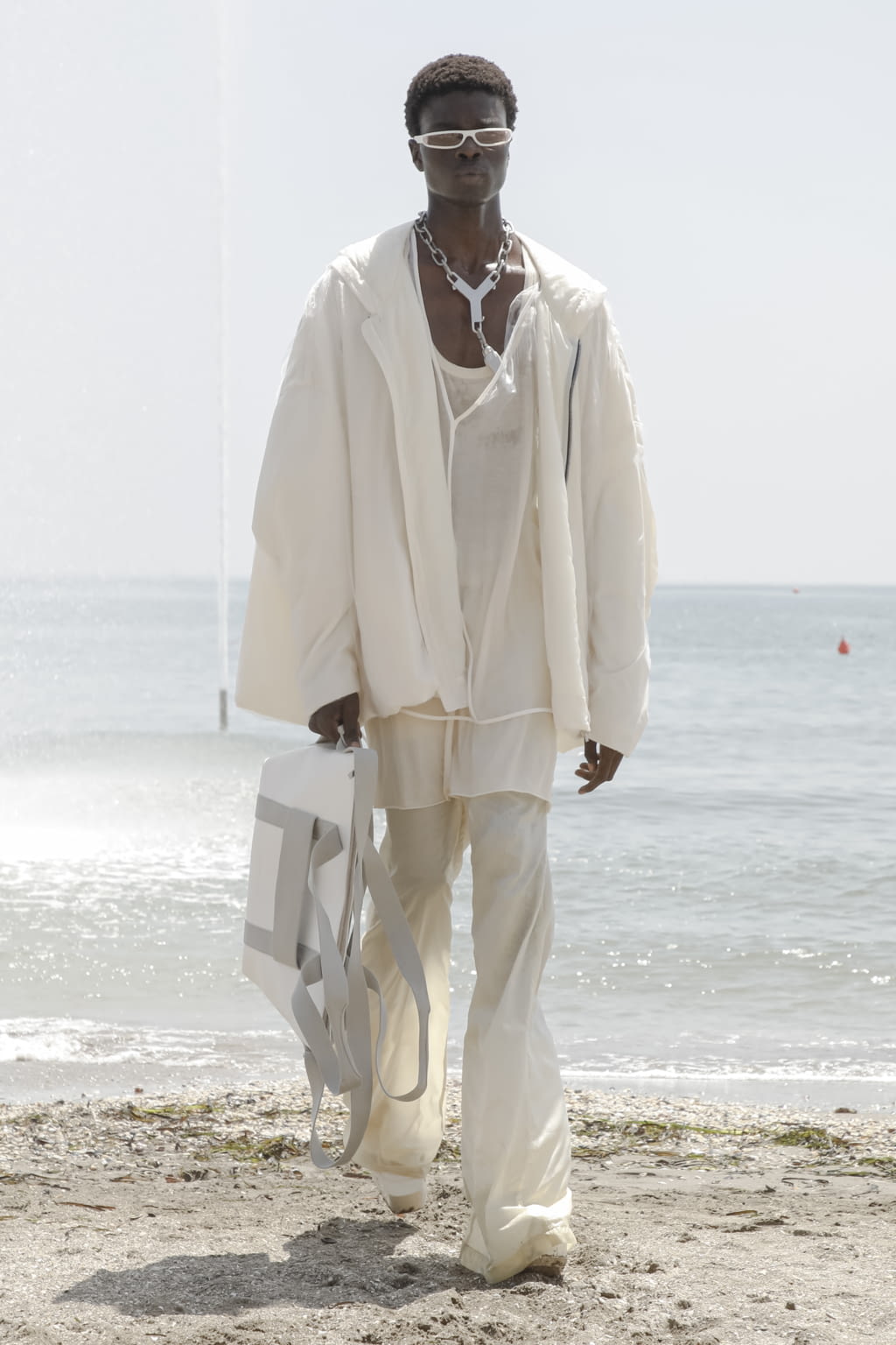 Fashion Week Paris Spring/Summer 2022 look 30 from the Rick Owens collection 男装