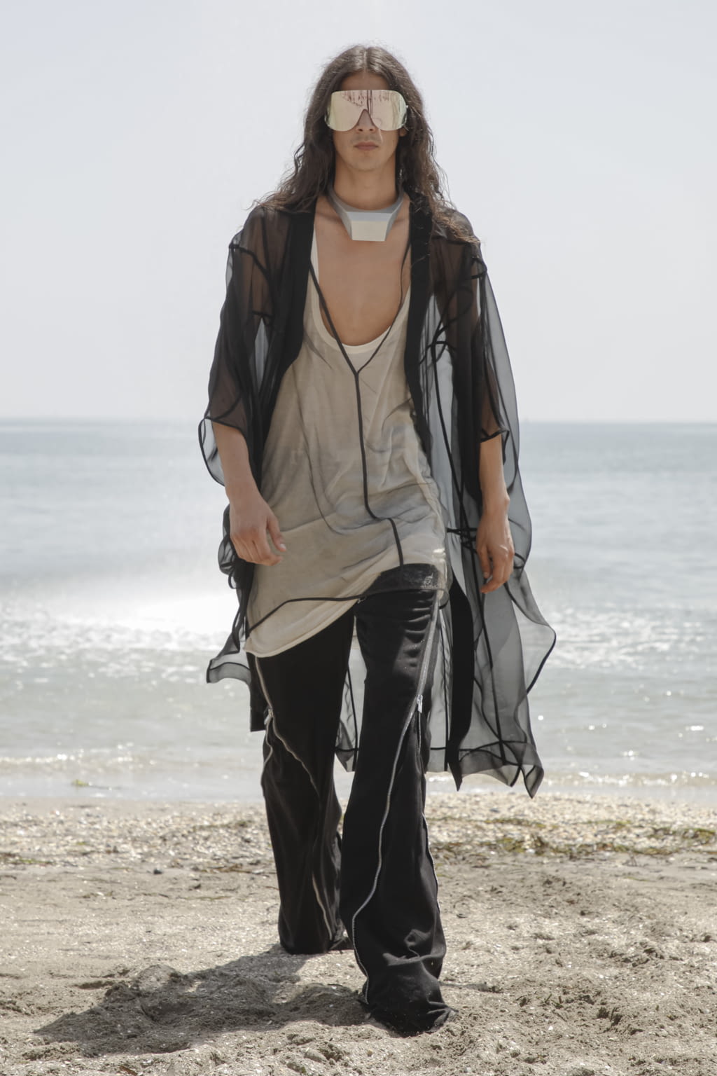 Fashion Week Paris Spring/Summer 2022 look 34 from the Rick Owens collection 男装