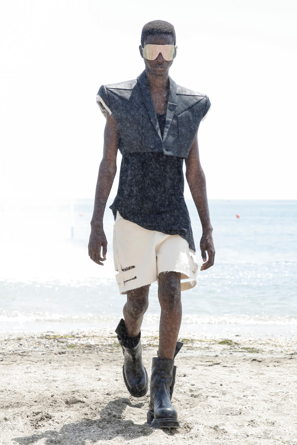 Fashion Week Paris Spring/Summer 2022 look 38 from the Rick Owens collection menswear