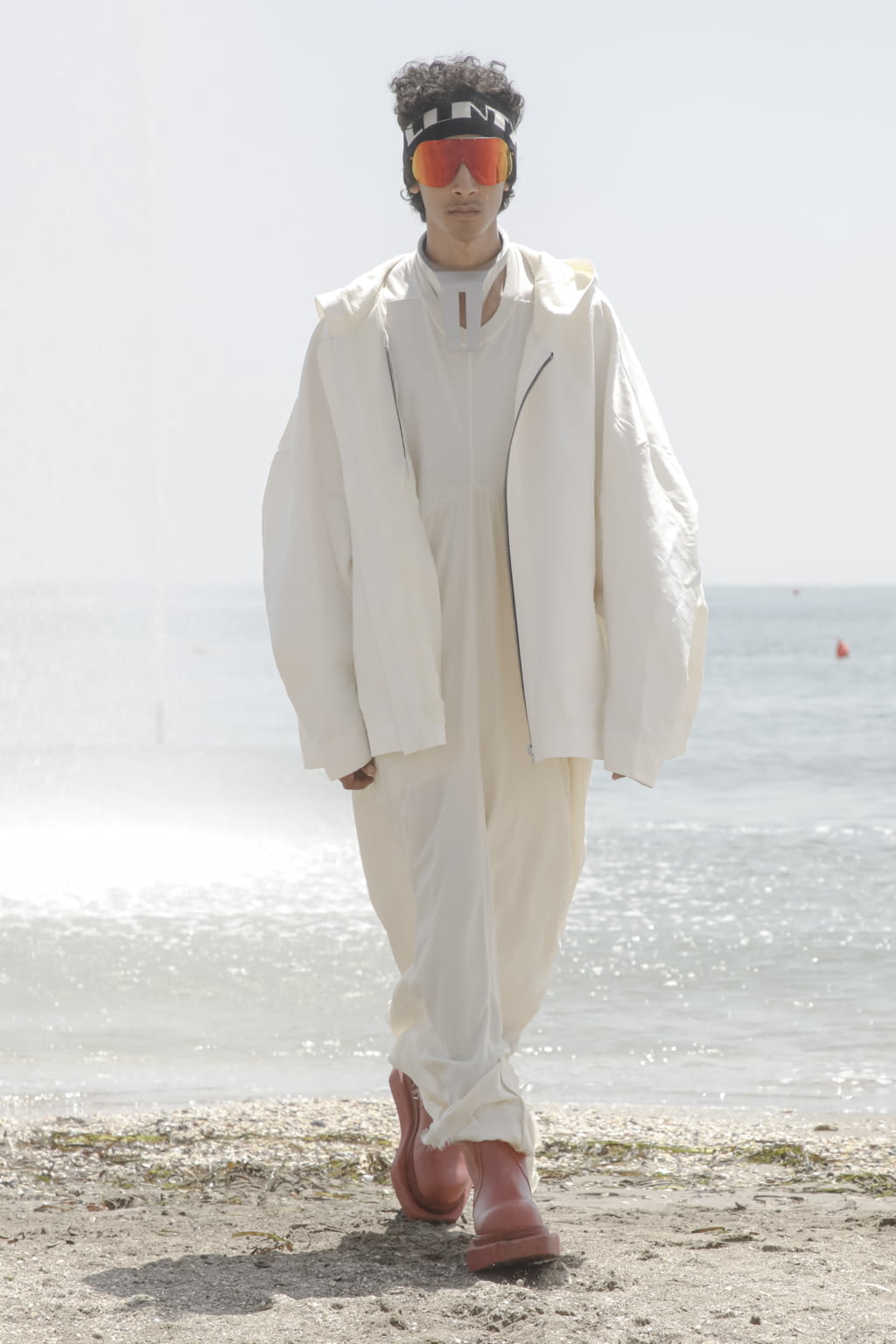 Fashion Week Paris Spring/Summer 2022 look 37 from the Rick Owens collection 男装